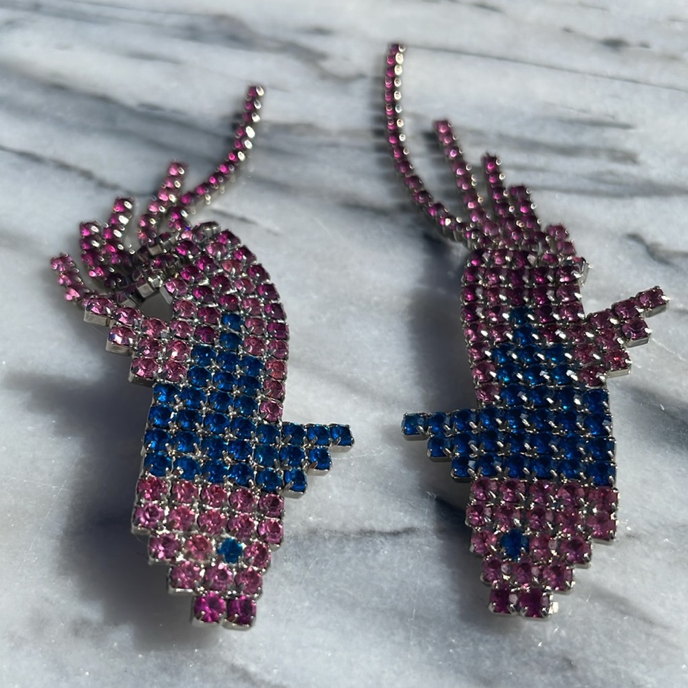 Vintage 80s Bauer Koi clip earrings in pink & blue rhinestones with dangle tail - Picture 6 of 6